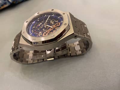 خوبصورت اور لگژری اسٹائل رِسٹ واچ فروخت کے لیے دستیاب ہے