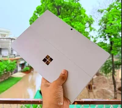 Microsoft Surface pro 5 - Core i5-6 Gen - 8/256 GB SSD - 2k Touch .