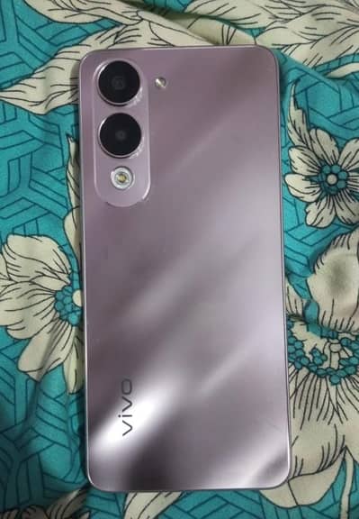 vivo y04 One month used box with charger