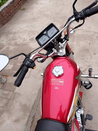 Honda 125 model 2024 ka 10 month nikli hn candidtion 10/10 Demand 210k