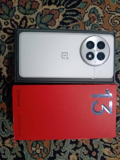 one plus 13 16/512  with box Indian varrient SIM working