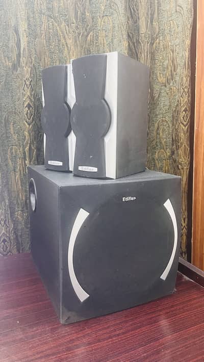 Edifier Woofer with speakers X600
