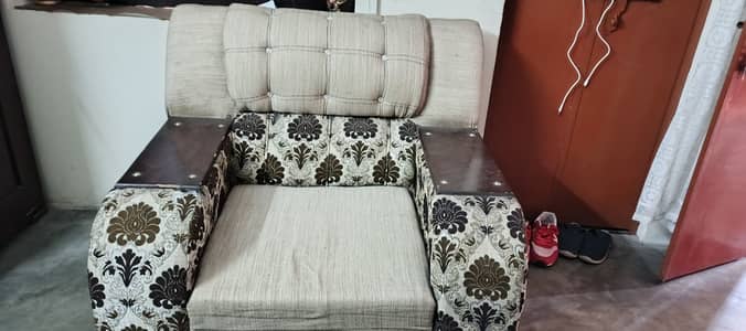 Sofa set 3 seats and 2 seats and 1 seats good condition