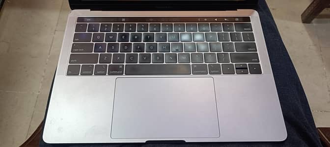MacBook Pro Core i-7 2019 16GB Ram 256GB SSD 13 inch Retina Display