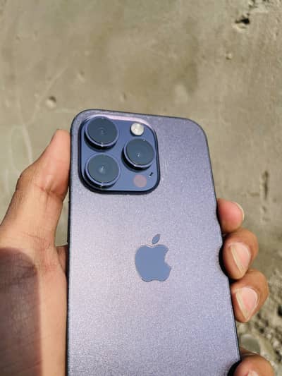 I phone 14 pro 256 GB Factory unlocked e sim time bhi para hy