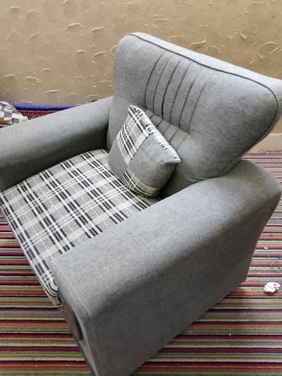 Nice and tidy sofa set