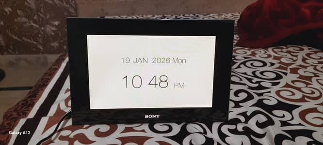 SONY DIGITAL PHOTO FRAME LED DPF V-900