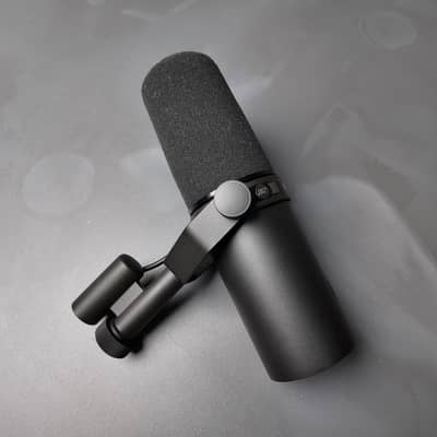 Complete Podcast Studio Bundle: RØDECaster Duo + 2x Shure SM7B