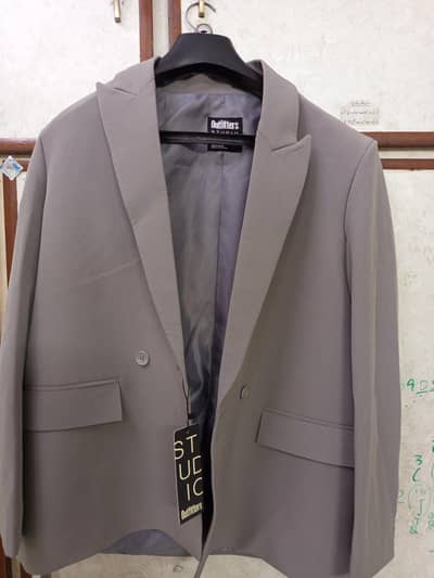 a light grey coat of outfitters