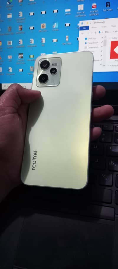 Realme C35