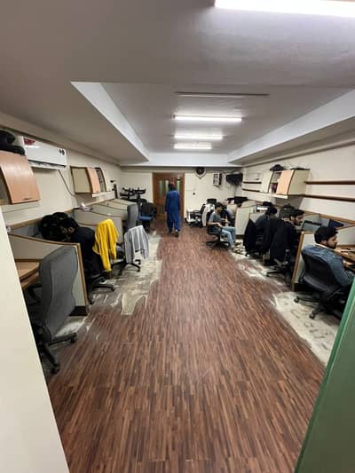 FURNISHED OFFICE IS AVAILABLE ON THE RENT INTHE COMMERCIAL BUILDING AT SHAHRE E FAISAL