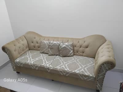 Elegant 5 Seater Sofa Set – Like New