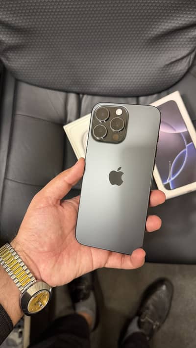 iPhone 16Pro Max Box Open