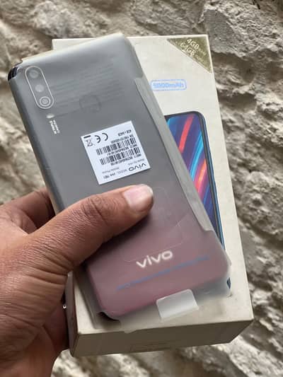 vivo y15 4GB 64with box phone almost new no open no repair granted