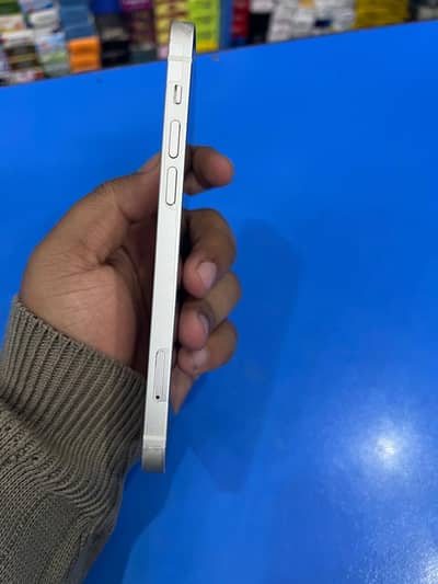 iPhone 12 non PTA used but seem like new