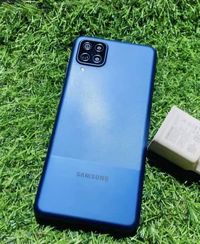 samsunge A12 Ram 4 satroge 128 sad fingar Box chrging shat