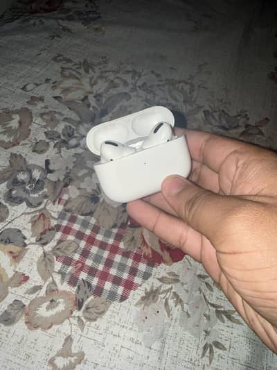 Apple airpods pro 1st generation