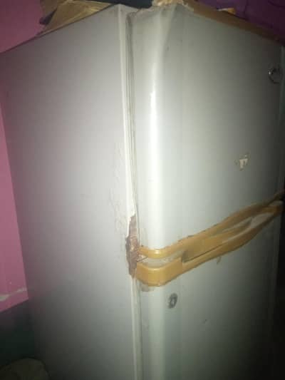 dawlance medium size  refrigerator