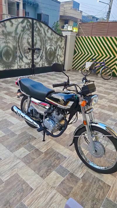 Brand new - 2025 Honda CG 125 SE