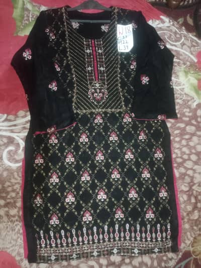 preloved good condition lilen and khaddar  kurties ,2 pcs and 3 pcs dr