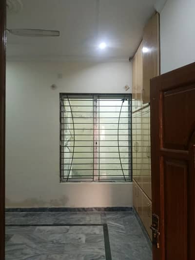 5Marka 1bed 2nd flour available for rent Ghauri town phase 4b