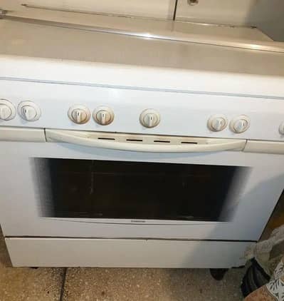 Ariston Stove 5 Knob ( Italy Brand) 7 years old