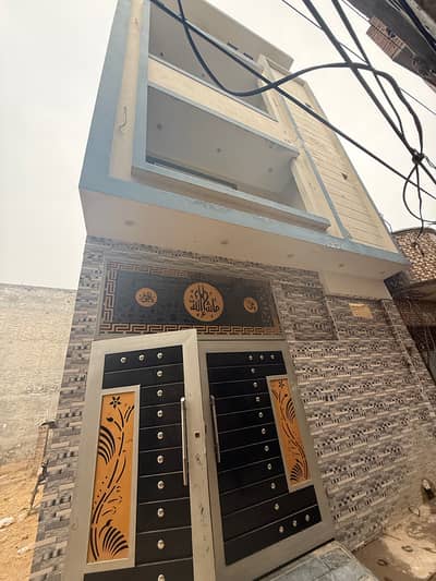 5 Marla Triple story with solar plates Green Meter backup House For sale in Raiwand