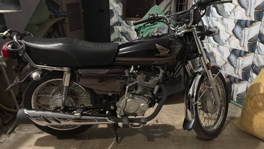 Honda cg 125 Self start silver colour 10/10 all okay docoument all oka