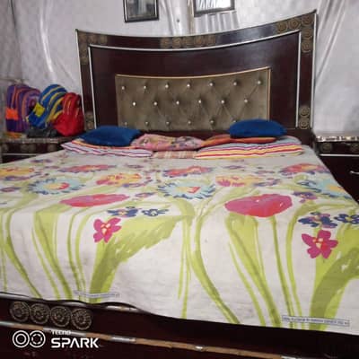 BED & DRESSING TABLE