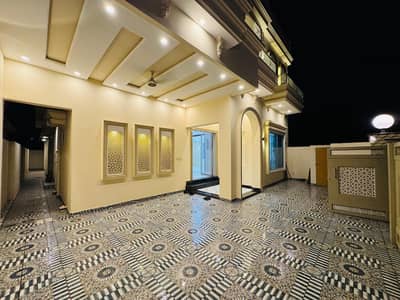 Luxurious 15 Marla House On 60ft Road For Sale