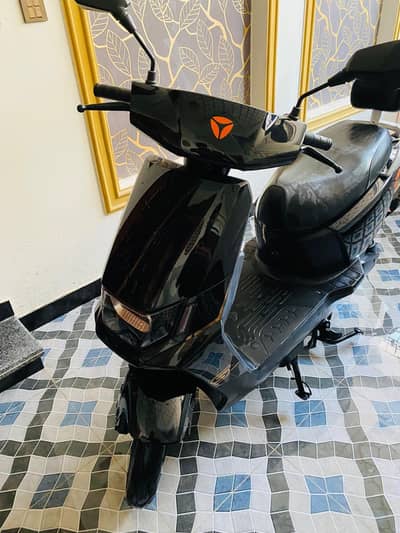 Yadea Electric Scooty