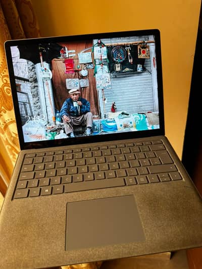 Microsoft Surface Laptop 2 touch with face id