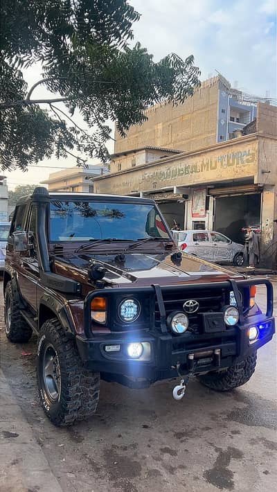 Land Cruiser RKR FJ-70 Army Auction, Model 1986 (2017 registered)