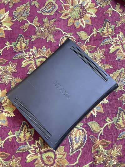 XBOX 360 CONSOLE & CONTROLLERS