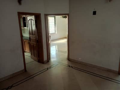 Upper Portion For Rent in G-13 (4 Marla)