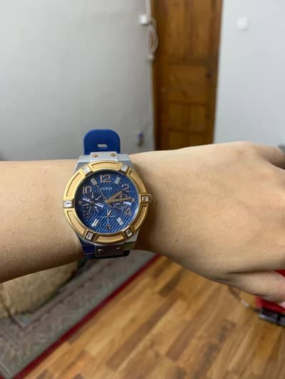 Guess women watch