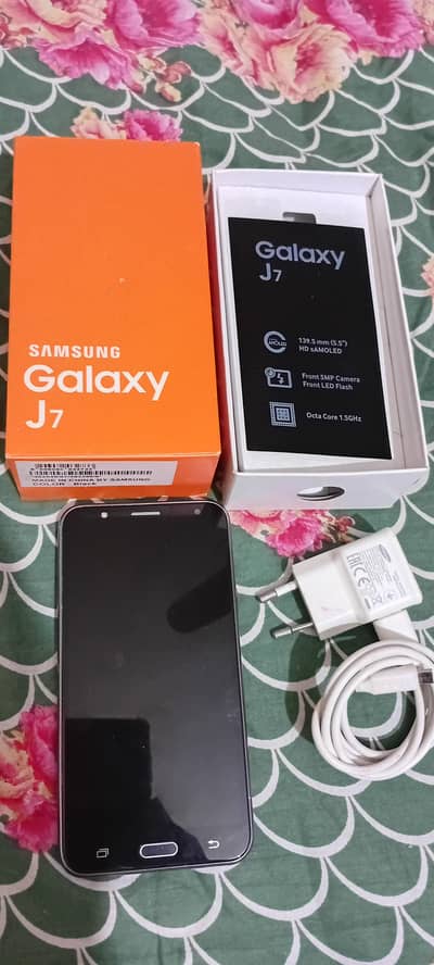 Samsung J7'dual sim,Full box,PTA aproved( 03196263273)