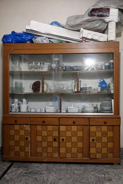   URGENT SALE Showcase / Crockery Cabinet – Lahore