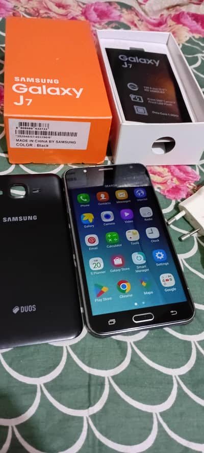 Samsung galaxy J7,Full box,Dual sim aproved,(03196263273)