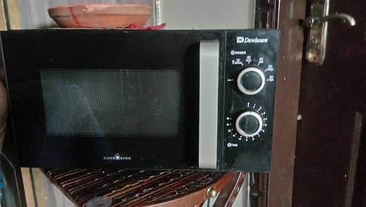 clean and in great working condition DAWLANCE Cooking Microwave Oven