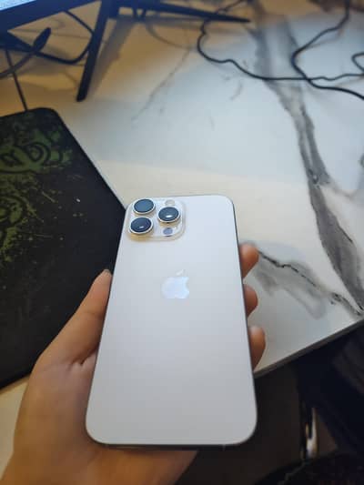 Apple iphone 16pro max  white titanium