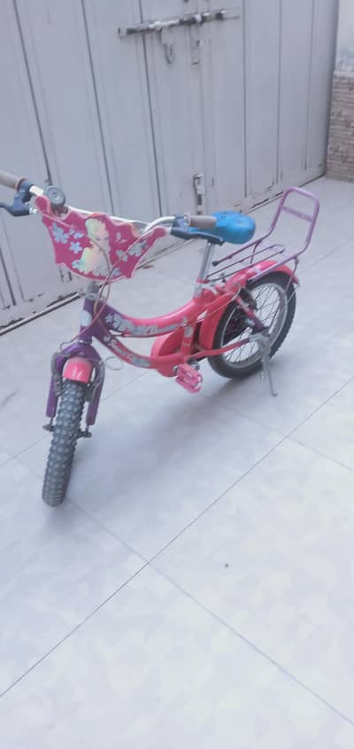 girls cycle