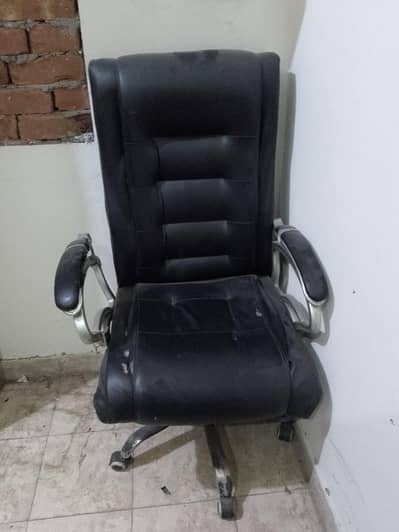 chair for sale rs4000only