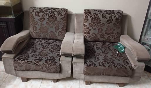 selling sofa set in 20000 contact me:+92 314 2010129