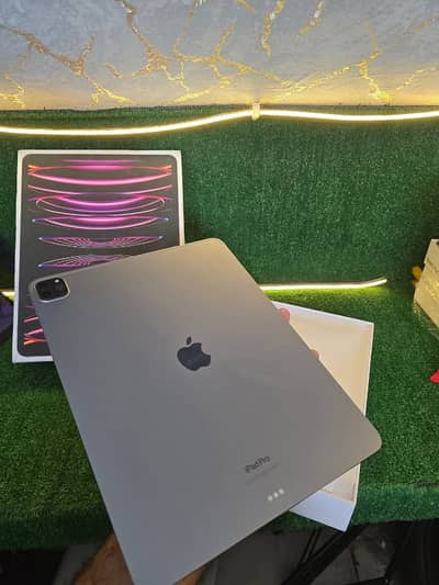 MacBook Air M2 Chip \\ Ipad Pro M-2 Chip 2022