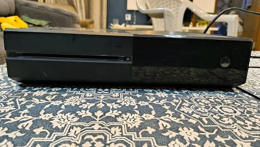 Xbox One 500GB for Sale – Loaded with Games (Not Jailbroken)