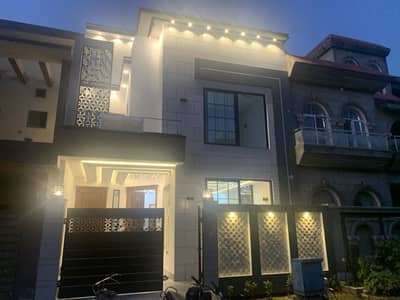 Prime Location Brand New Modren House Of 5 Marla Is Available For Sale In Khayaban-E-Amin - Block L, Lahore