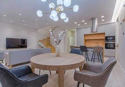 Flat Of 850 Square Feet Is Available For sale