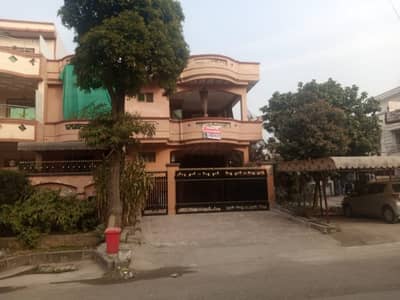 i-8 Beautiful Besment with sapparte Gate For Rent.