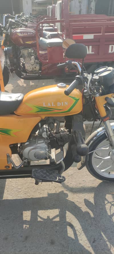 9 seaters Lal din motorcycle rickshaw